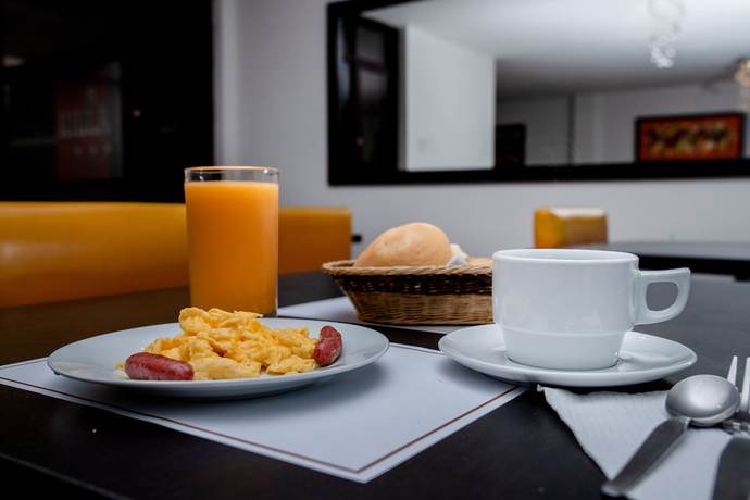 Imagen del bar/restaurante del Hotel Killari Trujillo. Foto 4