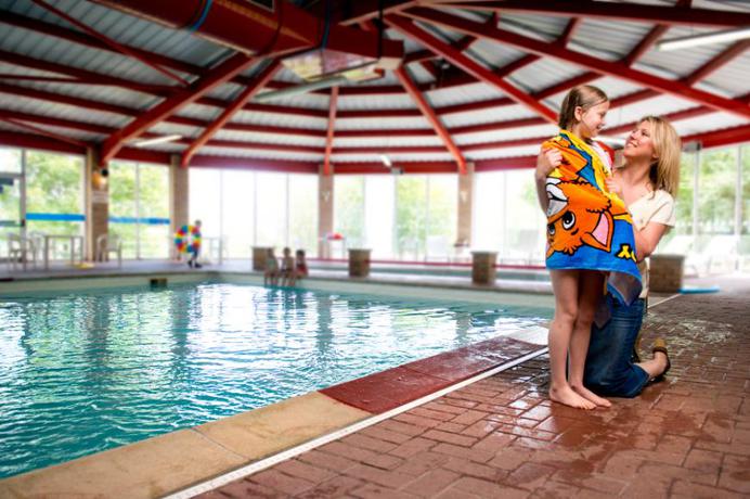 Imagen de la piscina del Hotel Killigarth Manor Holiday Park. Foto 9