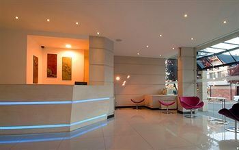 Imagen de los interiores del Hotel Kilton. Foto 11