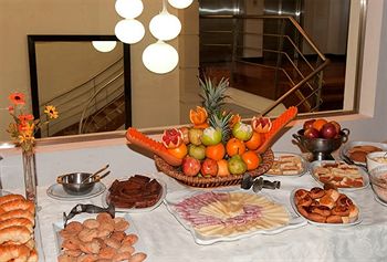 Imagen del bar/restaurante del Hotel Kilton. Foto 5