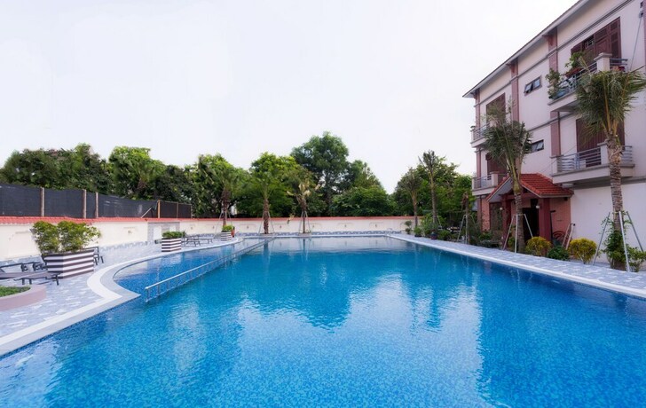 Imagen de la piscina del Hotel Kim Bao. Foto 39