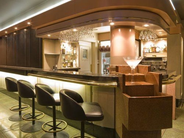 Imagen del bar/restaurante del Hotel Kimberley Gardens and Serviced Apartments. Foto 2