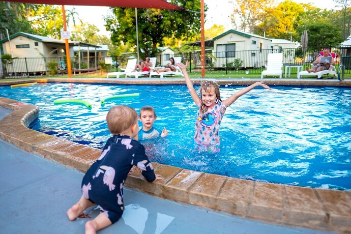 Imagen de la piscina del Hotel Kimberleyland Waterfront Holiday Park. Foto 36