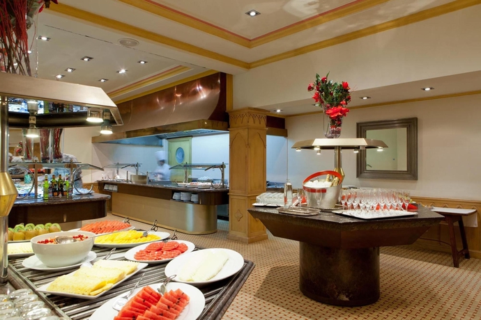 Imagen del bar/restaurante del Hotel Kimpton Los Monteros Marbella. Foto 2