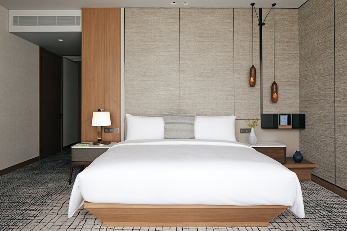 Imagen de la habitación del Hotel Kimpton Maa-Lai Bangkok. Foto 6