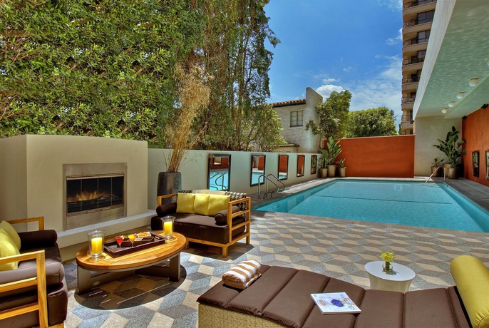 Imagen de la piscina del Hotel Kimpton Palomar Los Angeles Beverly Hills, An Ihg. Foto 14