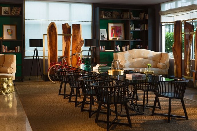 Imagen de los interiores del Hotel Kimpton Surfcomber by IHG. Foto 11