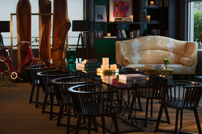 Imagen del bar/restaurante del Hotel Kimpton Surfcomber by IHG. Foto 5