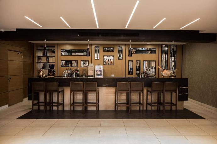 Imagen del bar/restaurante del Hotel Kin Plaza Arjaan By Rotana. Foto 2