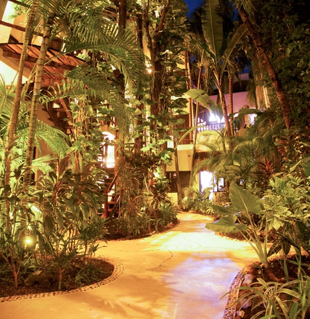 Imagen de los exteriores del Hotel Kinbe. Foto 14