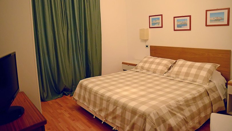 Imagen de la habitación del Hotel Kinda. Foto 3