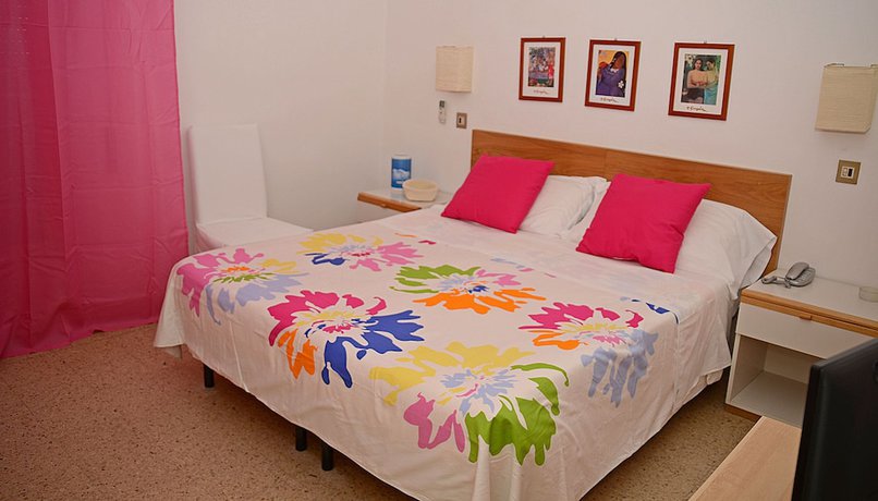 Imagen de la habitación del Hotel Kinda. Foto 4