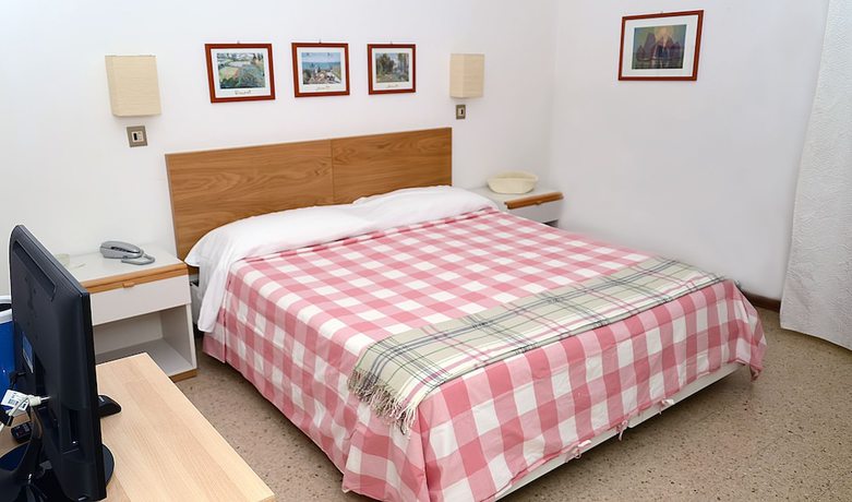 Imagen de la habitación del Hotel Kinda. Foto 6