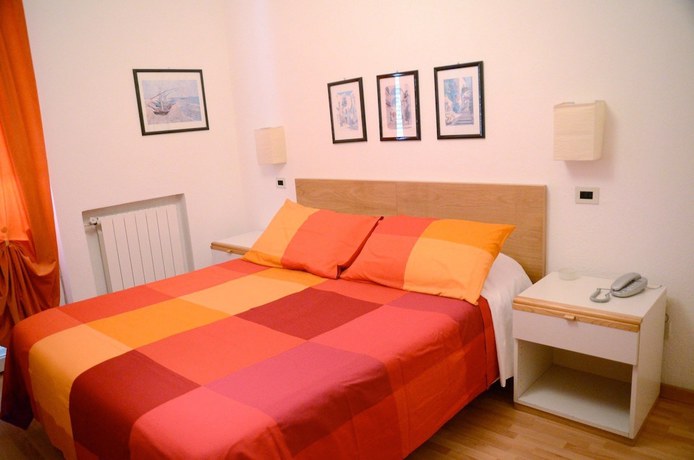 Imagen de la habitación del Hotel Kinda. Foto 7