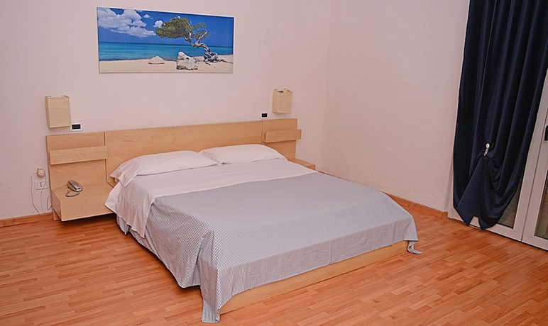 Imagen de la habitación del Hotel Kinda. Foto 14