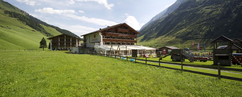 Imagen de los exteriores del Hotel Kinder- and Gletscherhotel Hintertuxerhof. Foto 14