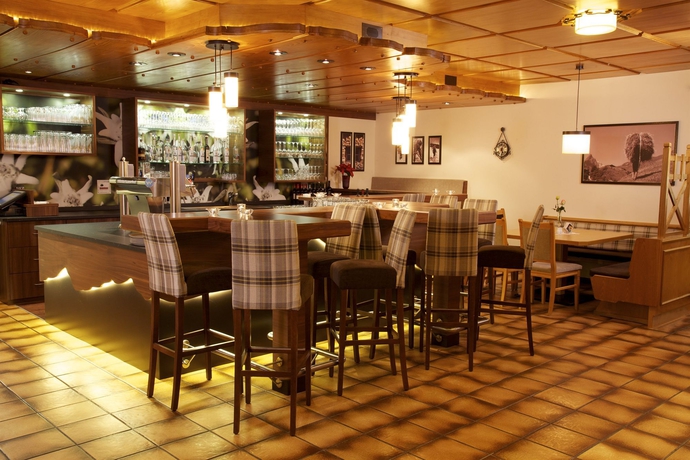 Imagen del bar/restaurante del Hotel Kinder- and Gletscherhotel Hintertuxerhof. Foto 8