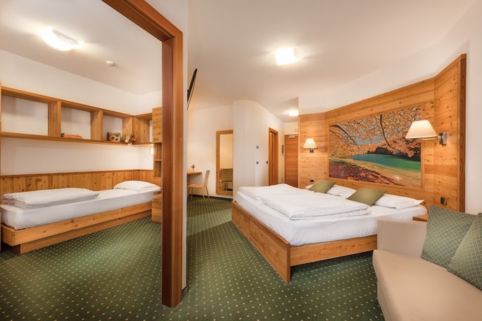 Imagen de la habitación del Hotel Kinderhotel Adriana. Foto 4