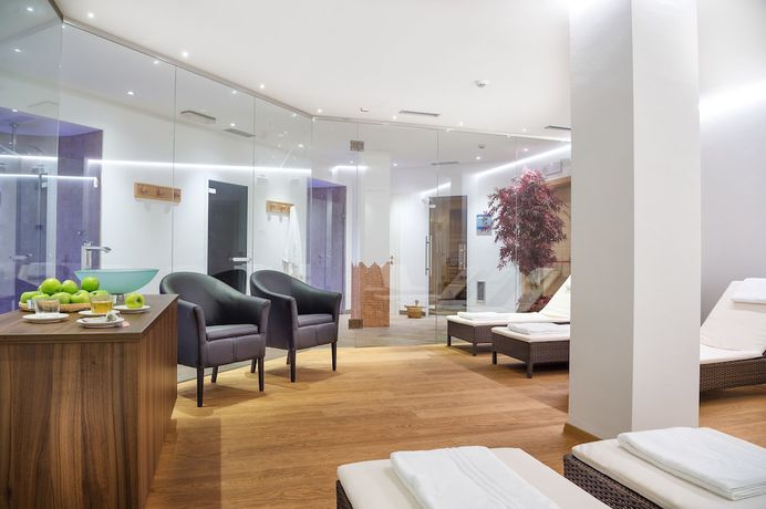 Imagen de la piscina del Hotel Kinderhotel Adriana. Foto 18