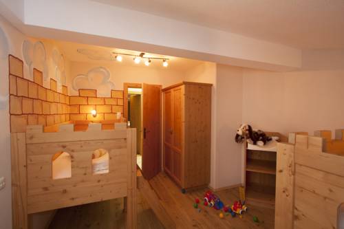 Imagen de la habitación del Hotel Kinderhotel Laderhof. Foto 2