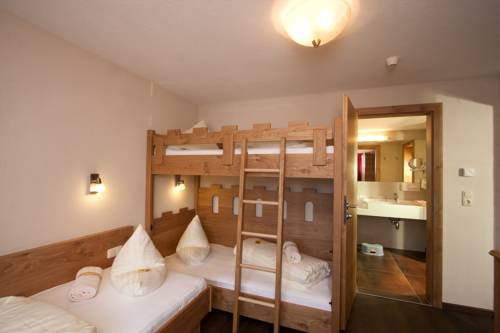 Imagen de la habitación del Hotel Kinderhotel Laderhof. Foto 3