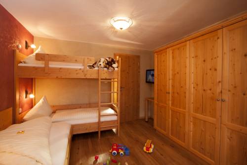 Imagen de la habitación del Hotel Kinderhotel Laderhof. Foto 11