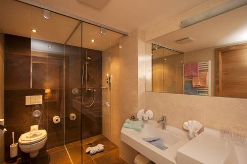 Imagen de la habitación del Hotel Kinderhotel Laderhof. Foto 16