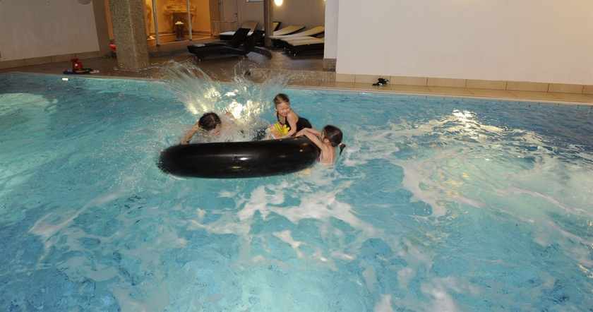 Imagen de la piscina del Hotel Kinderhotel St.zeno. Foto 16