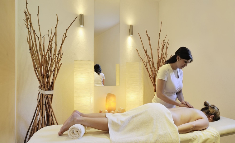 Imagen de los interiores del Hotel Kinderhotel St.zeno. Foto 10