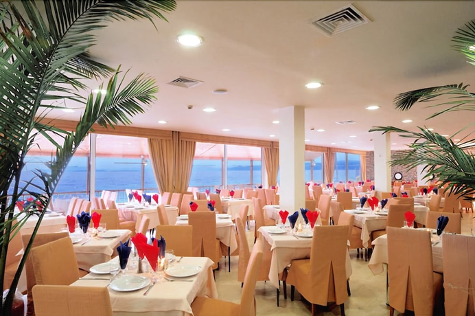 Imagen del bar/restaurante del Hotel Kinetta Beach Resort and Spa - All Inclusive. Foto 4
