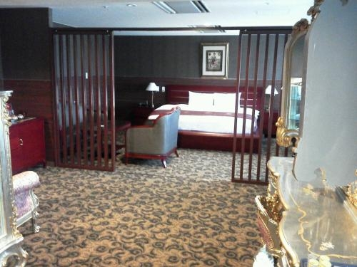 Imagen de la habitación del Hotel King Ambassador Kumagaya. Foto 8