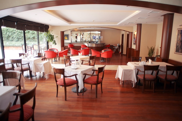 Imagen del bar/restaurante del Hotel King Cankaya. Foto 5