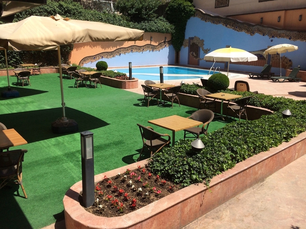 Imagen de los exteriores del Hotel King Cankaya. Foto 16