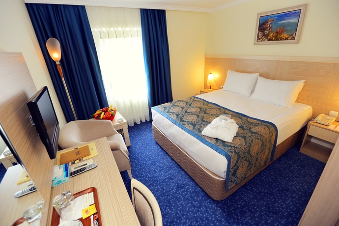 Imagen de la habitación del Hotel King Cankaya. Foto 13