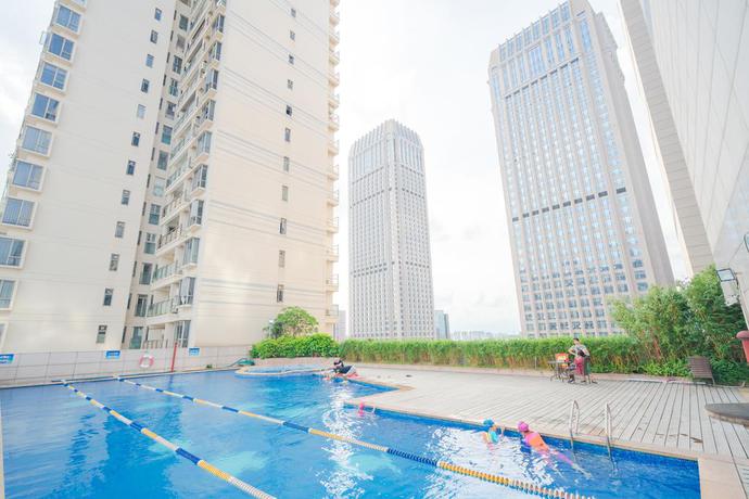 Imagen de la piscina del Hotel King Century. Foto 11