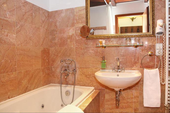 Imagen general del Hotel King Charles Boutique Residence. Foto 13