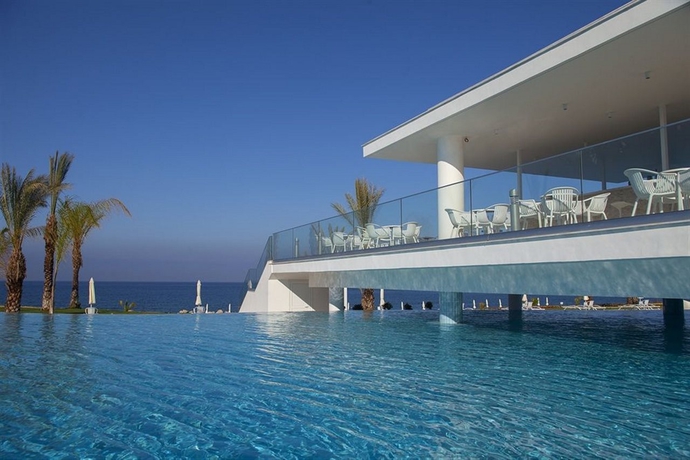 Imagen general del Hotel King Evelthon Beach and Resort. Foto 2