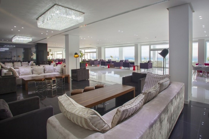 Imagen general del Hotel King Evelthon Beach and Resort. Foto 7