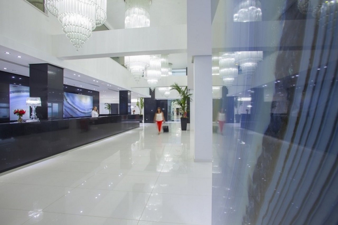 Imagen general del Hotel King Evelthon Beach and Resort. Foto 12