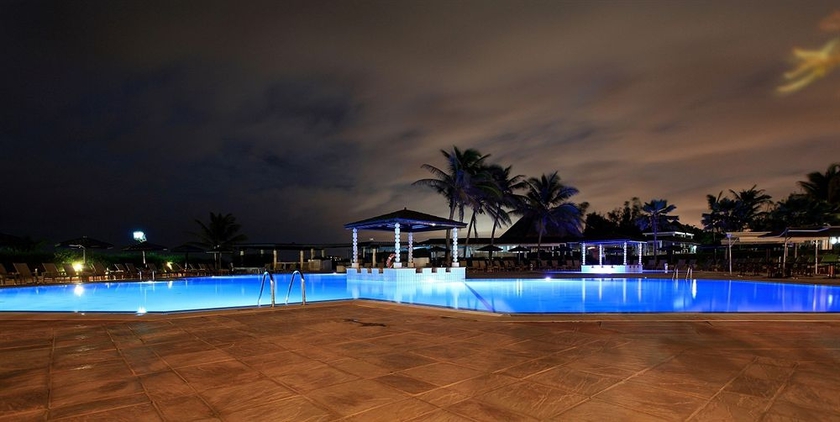 Imagen de la piscina del Hotel King Fahd Palace. Foto 13