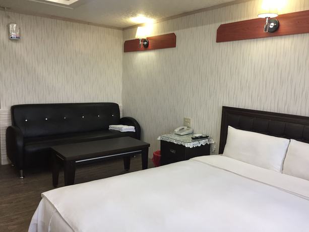 Imagen de la habitación del Hotel King Lo Tung. Foto 17