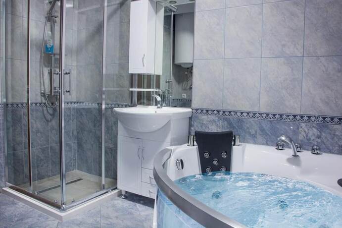 Imagen general del Hotel King, Lybeniq. Foto 15