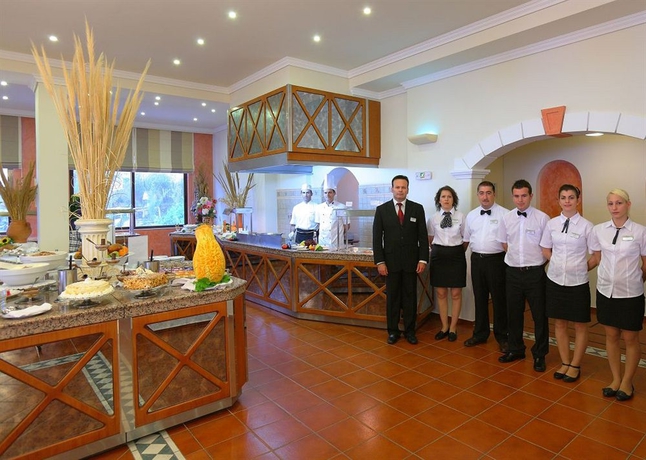 Imagen del bar/restaurante del Hotel King Minos Retreat Resort y SPA. Foto 3