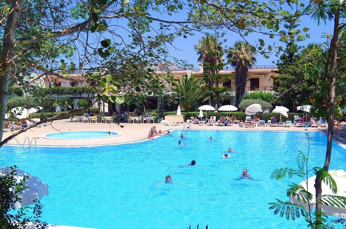 Imagen de la piscina del Hotel King Minos Retreat Resort y SPA. Foto 10