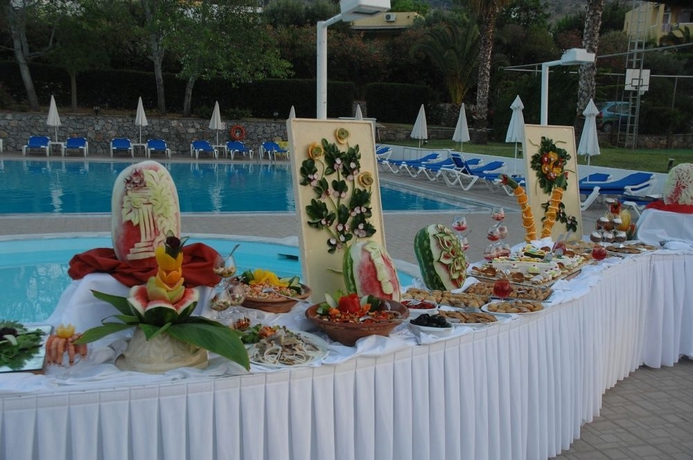 Imagen del bar/restaurante del Hotel King Minos Retreat Resort y SPA. Foto 4