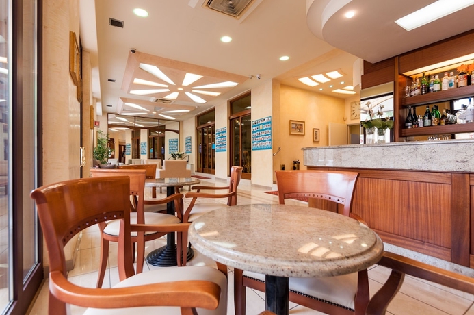 Imagen del bar/restaurante del Hotel King, Rimini. Foto 2