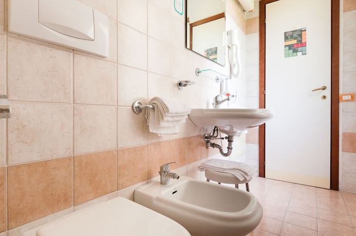 Imagen de la habitación del Hotel King, Rimini. Foto 17