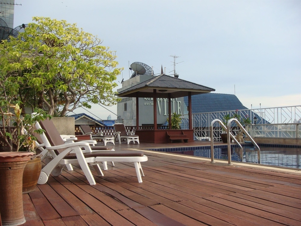Imagen de la piscina del Hotel King Royal Garden Inn. Foto 15
