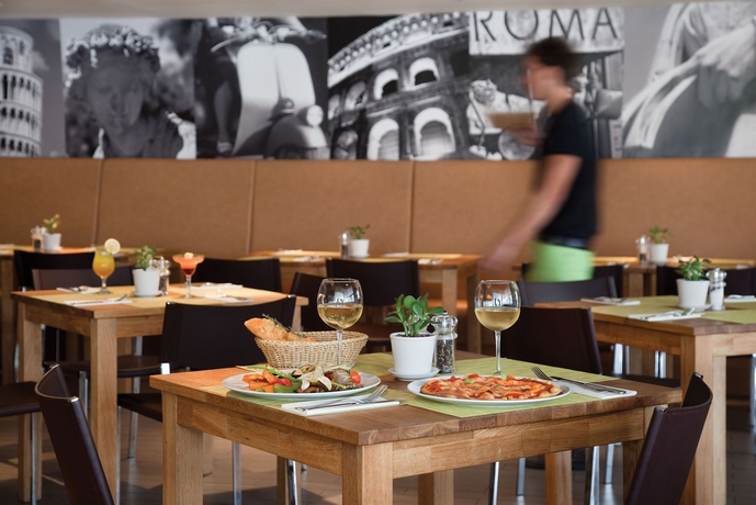 Imagen del bar/restaurante del Hotel King Solomon By Isrotel Collection. Foto 6