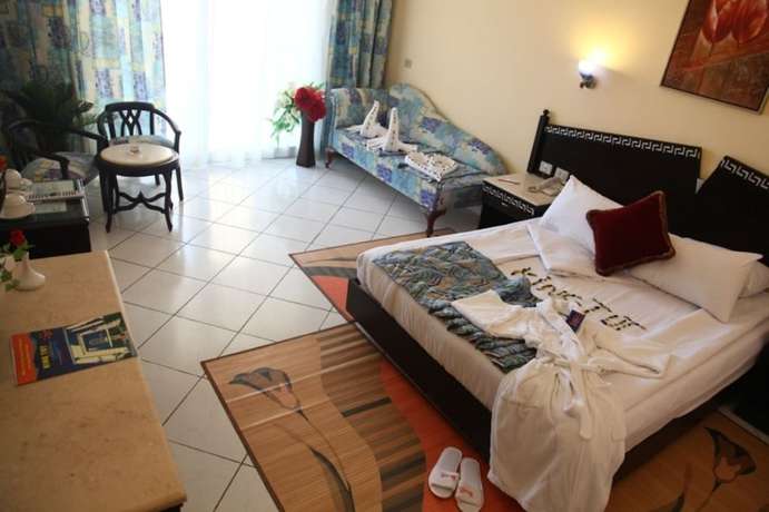 Imagen de la habitación del Hotel King Tut Aqua Park Beach Resort. Foto 11